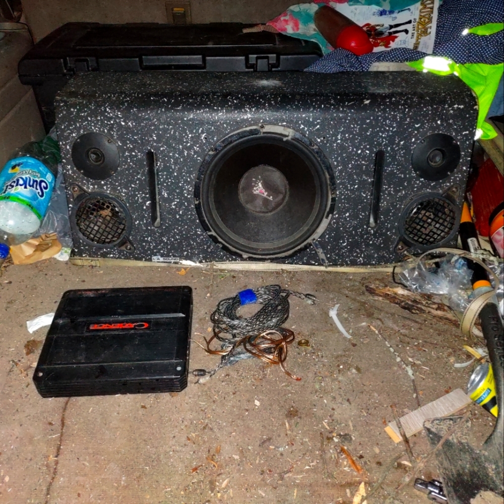 12 inch subwoofer and 1000 watt amp and it's black I don't know the brand though